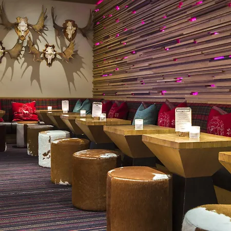 리조트 Radisson Blu Resort, 트리실